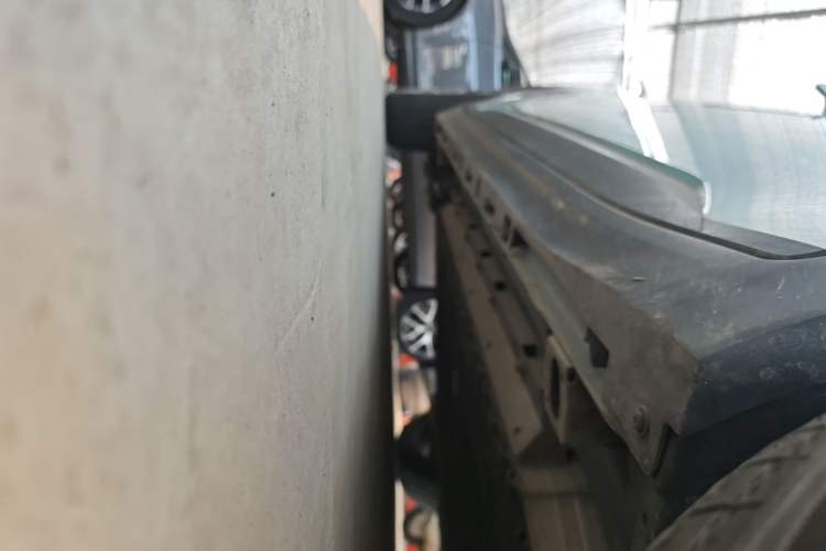 Used AION Y 2022 70 Intelligent Edition Lithium Iron Phosphate Right Side Sill
