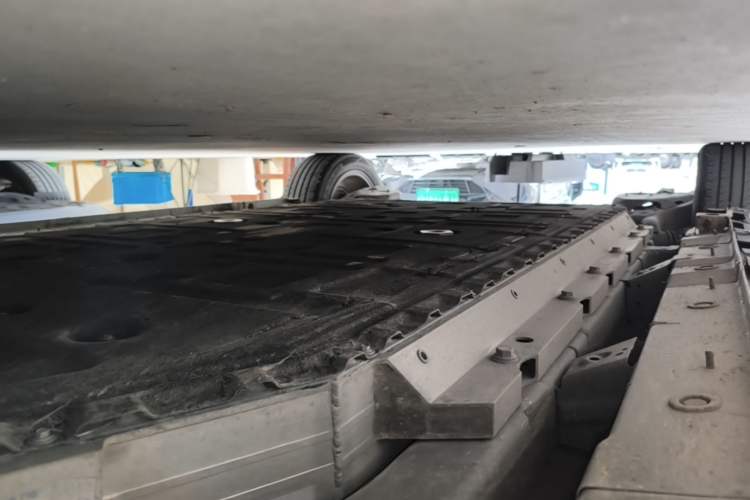 Used AION Y 2022 70 Intelligent Edition Lithium Iron Phosphate Right Side Sill