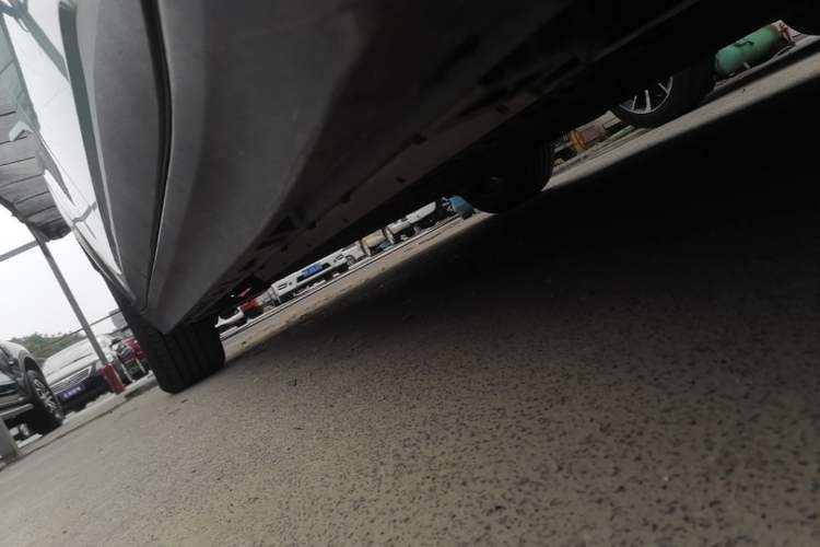 Used AION Y 2022 70 Intelligent Edition Lithium Iron Phosphate Right Side Sill