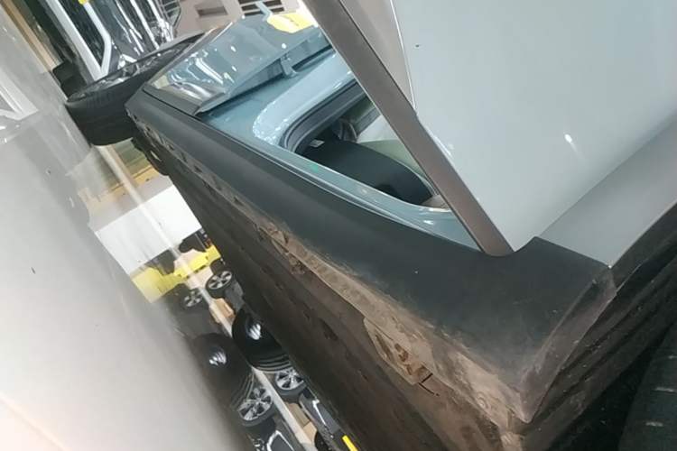 Used AION Y 2022 Plus 70 Tech Edition Right Side Sill