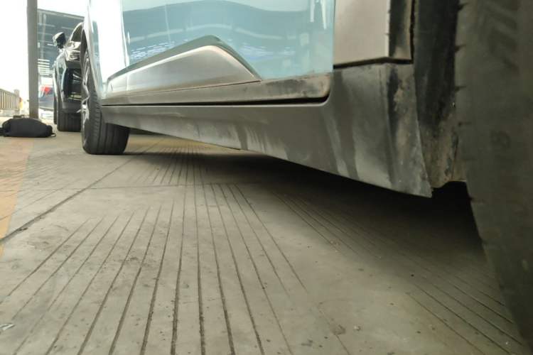 Used AION Y 2022 Plus 70 Tech Edition Right Side Sill