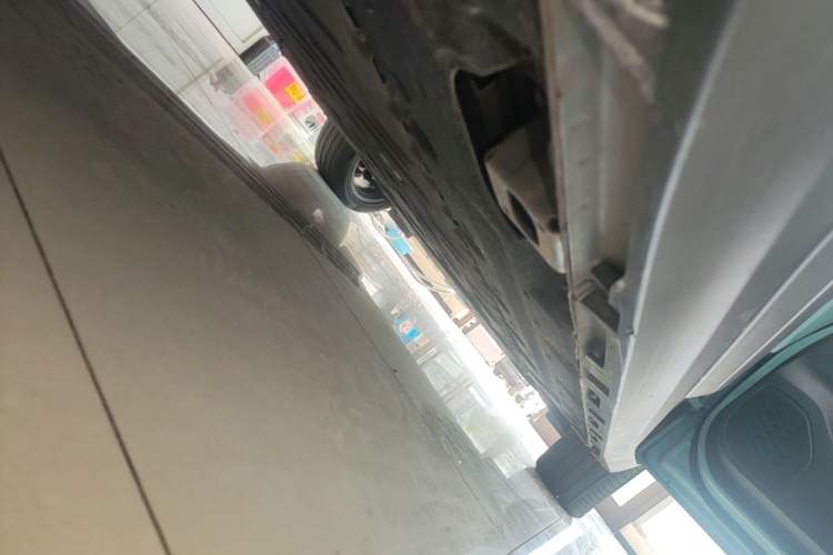 Used AION Y 2022 Plus 70 Tech Edition Right Side Sill