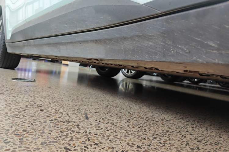 Used AION Y 2022 70 Intelligent Edition Lithium Iron Phosphate Right Side Sill
