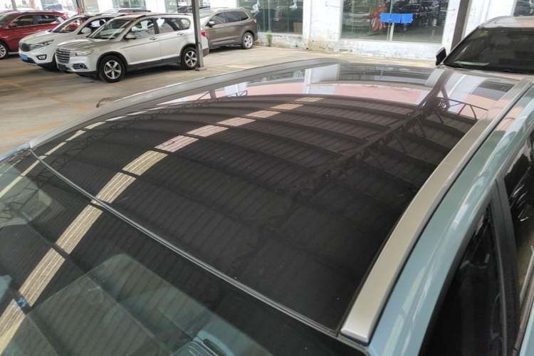 Used AION Y 2022 Plus 70 Tech Edition Roof