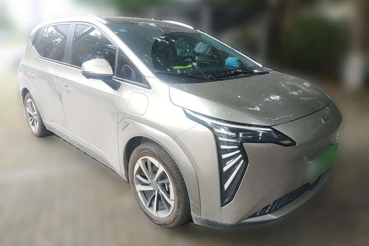 Used AION Y 2022 Plus 70 Smart Edition Front Right 45 Deg