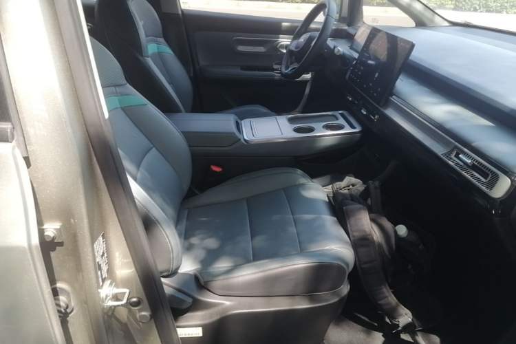 Used AION Y 2022 70 Intelligent Edition Lithium Iron Phosphate Right Front Seat