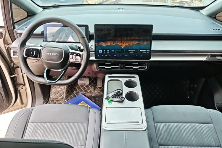 Used AION Y 2022 Plus 70 Smart Edition Center Console