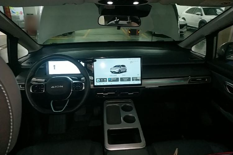 Used AION Y 2022 Plus 70 Smart Edition Center Console