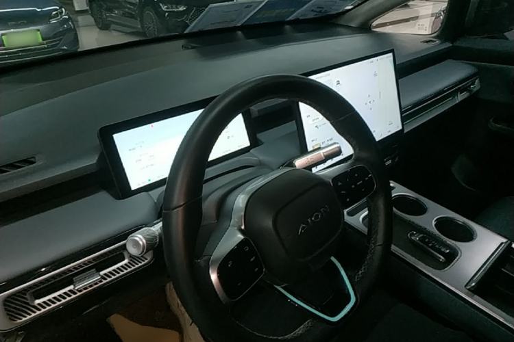 Used AION Y 2022 Plus 70 Smart Edition Center Console