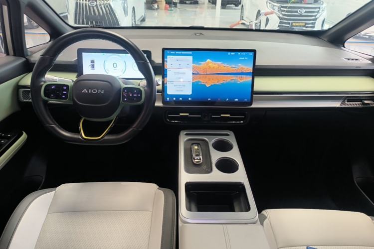 Used AION Y 2022 Plus 70 Smart Edition Center Console