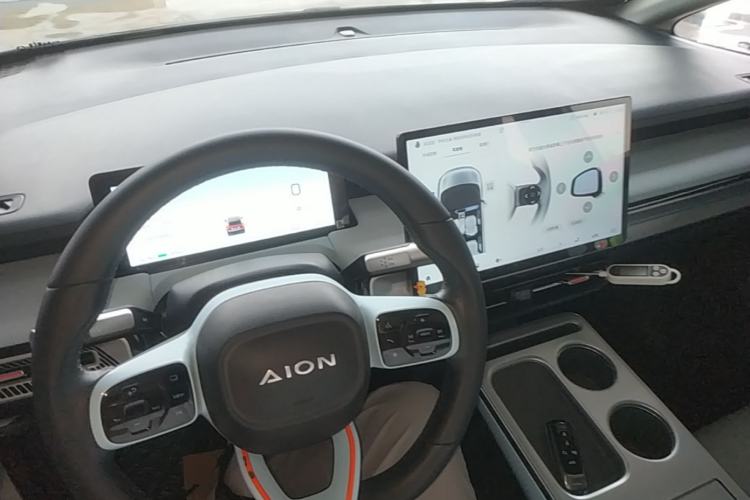 Used AION Y 2022 Plus 70 Smart Edition Center Console