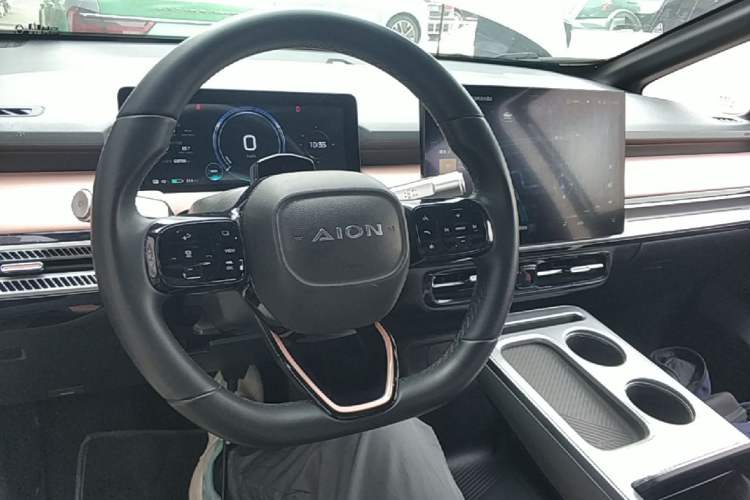 Used AION Y 2022 Plus 70 Tech Edition Center Console