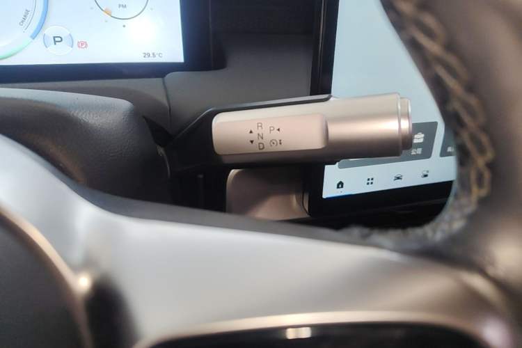 Used AION Y 2022 Plus 70 Smart Edition Gear Lever