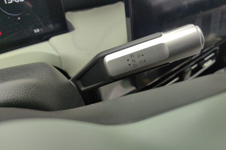 Used AION Y 2022 Plus 70 Tech Edition Gear Lever