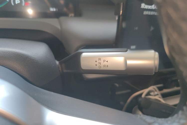 Used AION Y 2022 Plus 70 Enjoy Edition Gear Lever