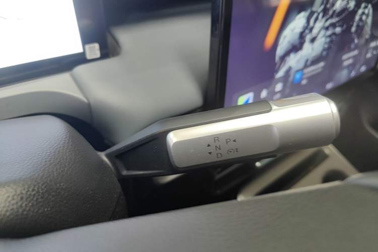 Used AION Y 2022 Plus 70 Enjoy Edition Gear Lever