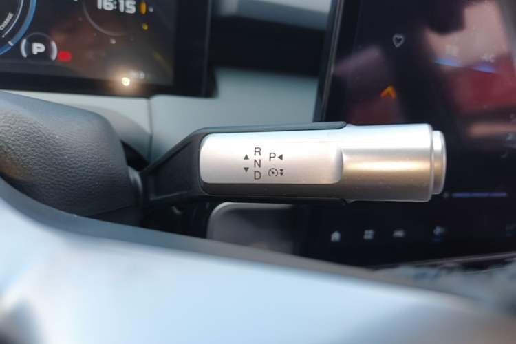 Used AION Y 2022 Plus 70 Smart Edition Gear Lever