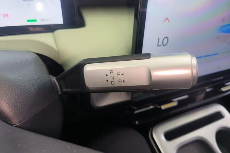 Used AION Y 2022 Plus 70 Smart Edition Gear Lever