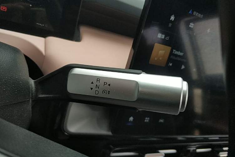 Used AION Y 2022 Plus 70 Tech Edition Gear Lever