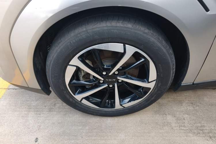 Used AION Y 2022 Plus 70 Smart Edition Left Front Wheel Hub