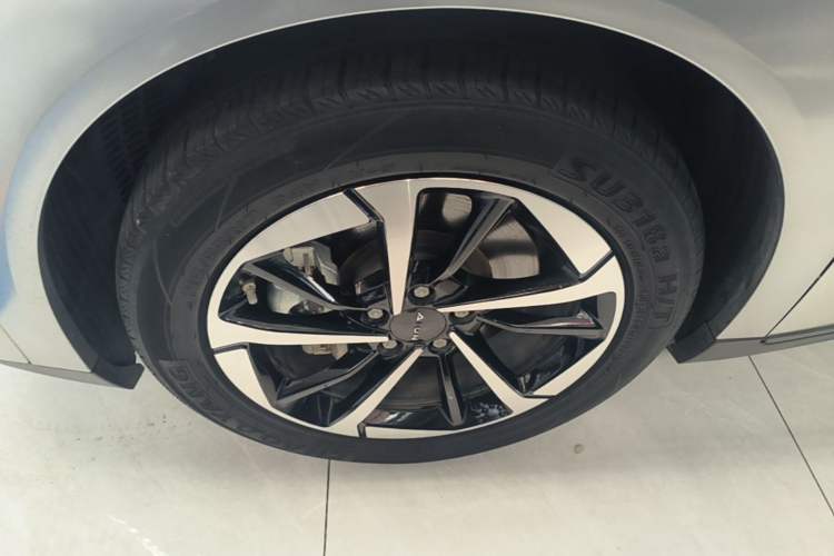 Used AION Y 2022 Plus 70 Smart Edition Left Front Wheel Hub