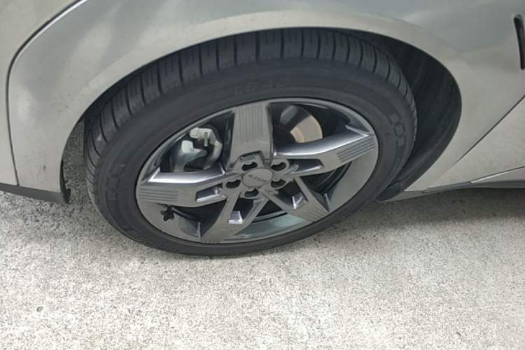 Used AION Y 2022 Plus 70 Tech Edition Left Front Wheel Hub
