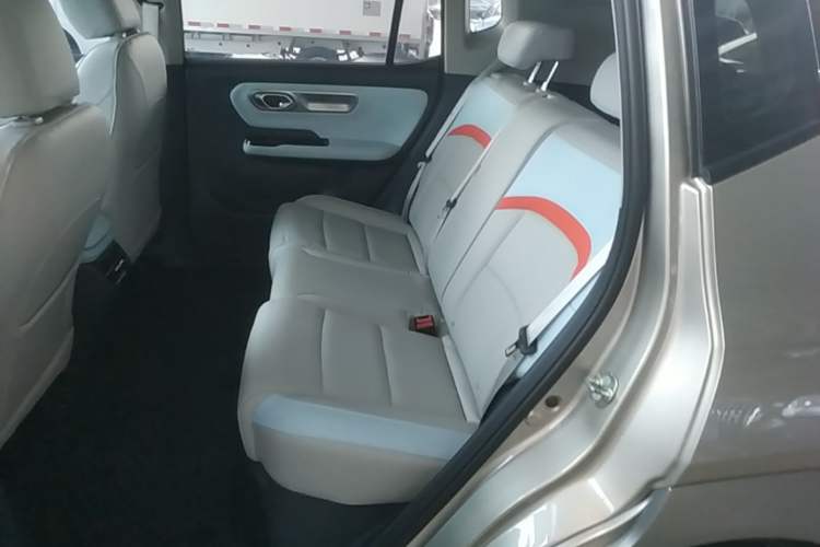 Used AION Y 2022 Plus 70 Smart Edition Left Rear Seat