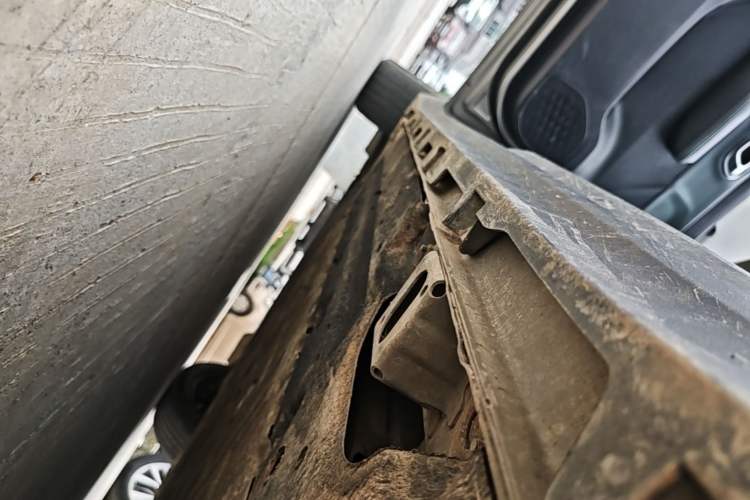 Used AION Y 2022 Plus 70 Smart Edition Left Side Sill