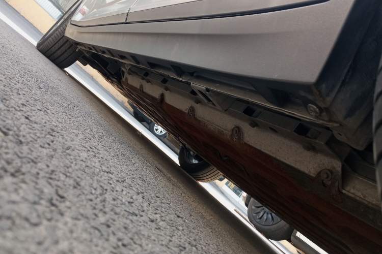Used AION Y 2022 Plus 80 Enjoy Edition Left Side Sill