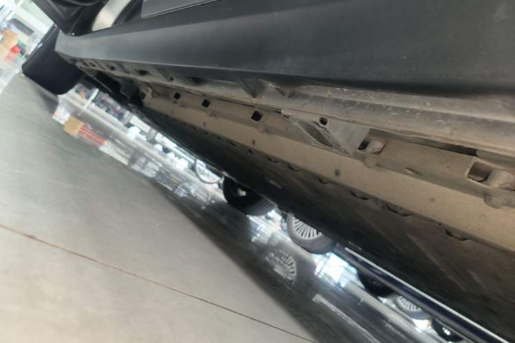Used AION Y 2022 Plus 70 Smart Edition Left Side Sill