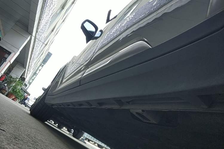 Used AION Y 2022 Plus 70 Tech Edition Left Side Sill