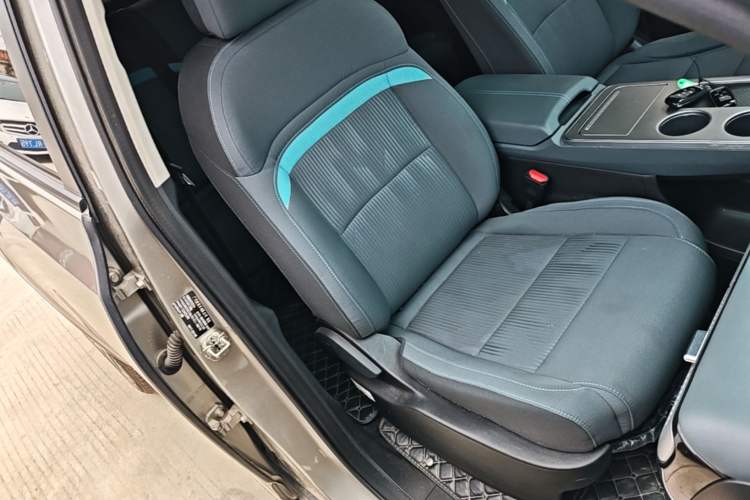 Used AION Y 2022 Plus 70 Smart Edition Right Front Seat