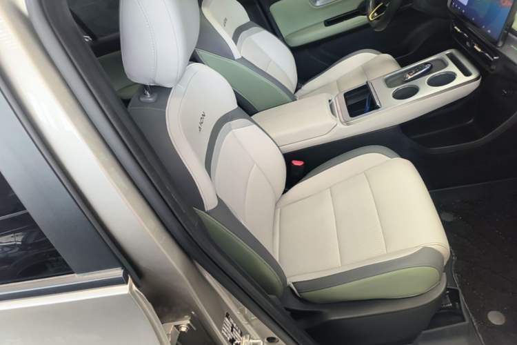Used AION Y 2022 Plus 70 Smart Edition Right Front Seat