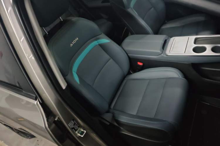 Used AION Y 2022 Plus 80 Smart Edition Right Front Seat