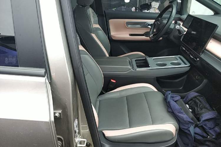 Used AION Y 2022 Plus 70 Tech Edition Right Front Seat