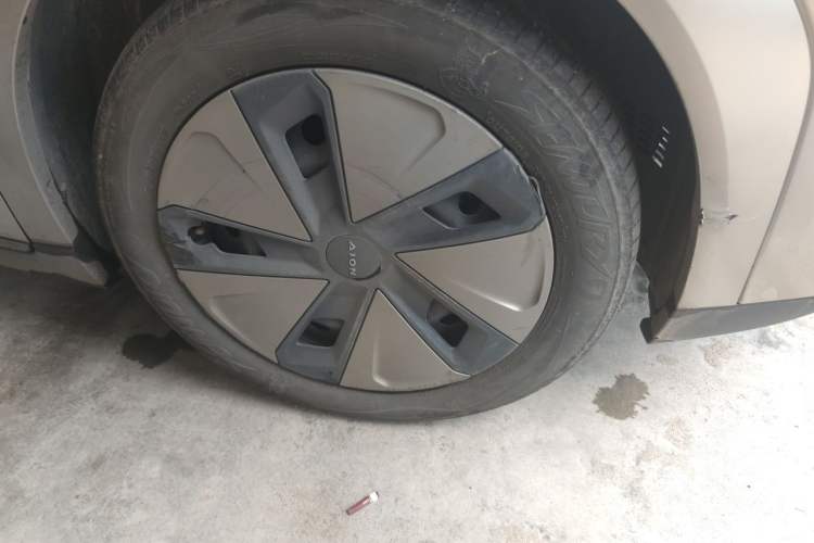Used AION Y 2022 Plus 70 Enjoy Edition Right Front Wheel Hub