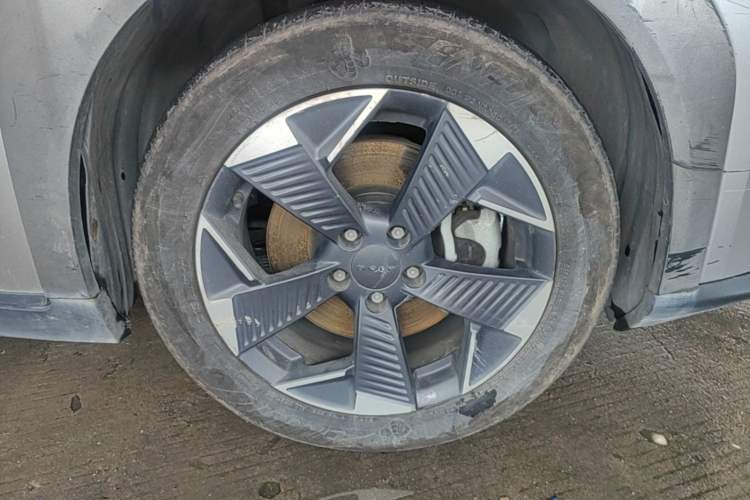 Used AION Y 2022 70 Intelligent Edition Ternary Lithium Right Front Wheel Hub