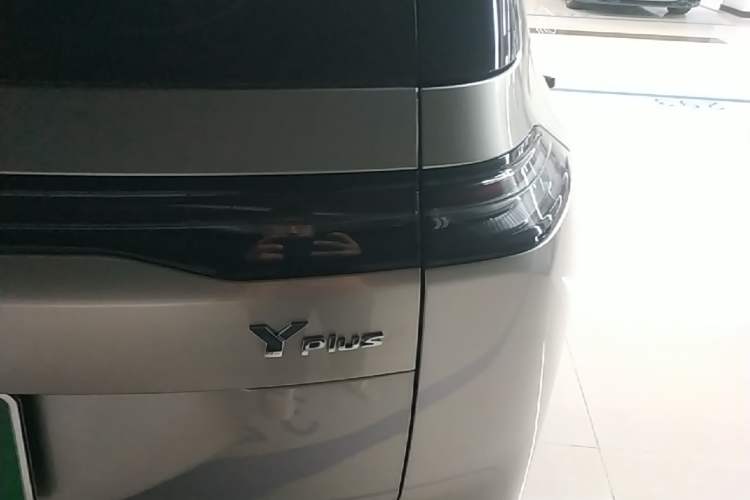 Used AION Y 2022 Plus 70 Smart Edition Right Rear Taillight