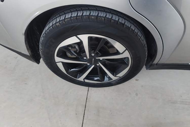 Used AION Y 2022 Plus 70 Smart Edition Right Rear Wheel Hub