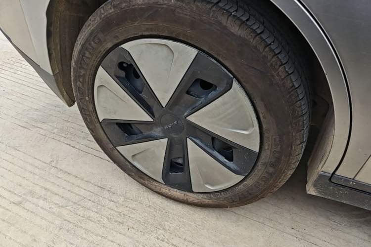 Used AION Y 2022 Plus 70 Smart Edition Right Rear Wheel Hub