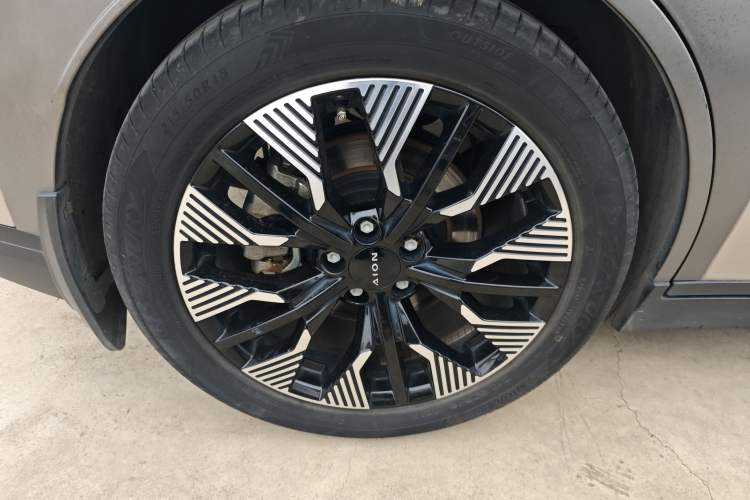 Used AION Y 2022 80 Intelligent Driving Version Right Rear Wheel Hub