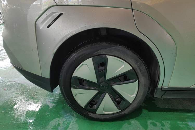 Used AION Y 2022 Plus 70 Enjoy Edition Right Rear Wheel Hub