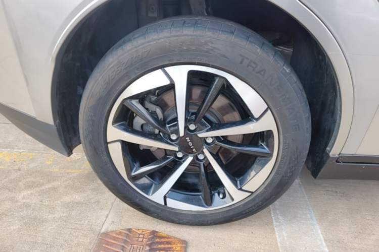 Used AION Y 2022 Plus 70 Smart Edition Right Rear Wheel Hub