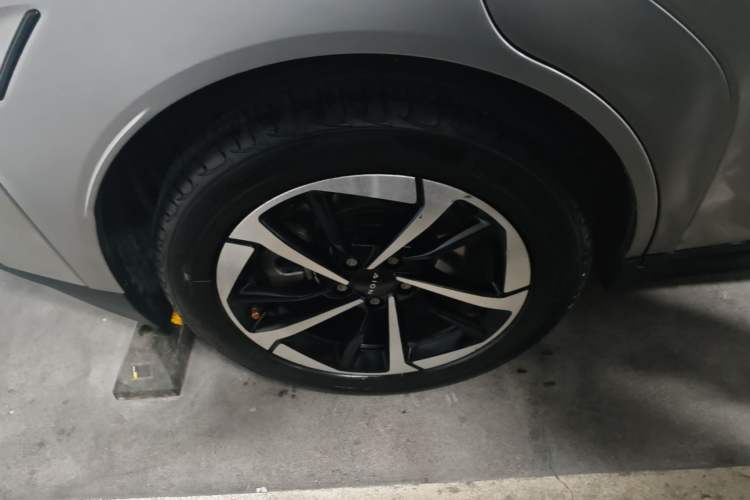 Used AION Y 2022 Plus 80 Smart Edition Right Rear Wheel Hub