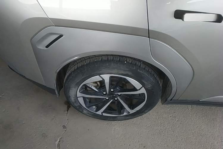 Used AION Y 2022 Plus 70 Smart Edition Right Rear Wheel Hub