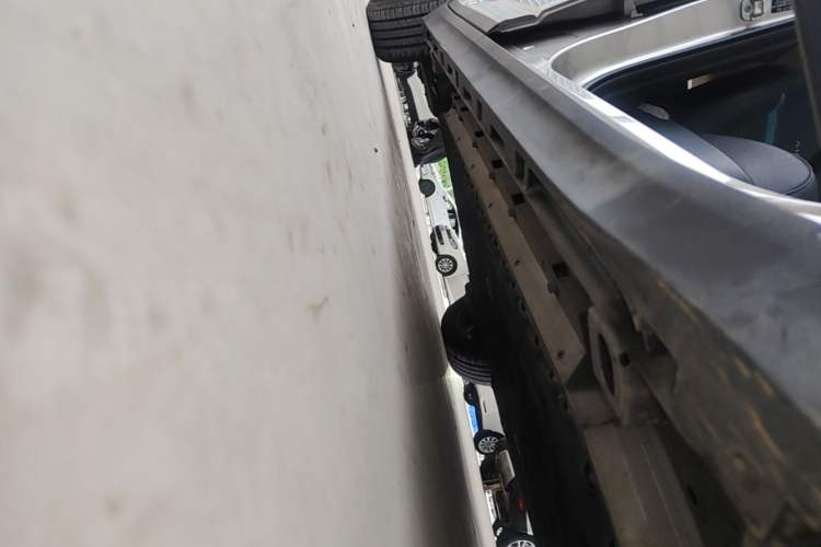 Used AION Y 2022 Plus 70 Smart Edition Right Side Sill