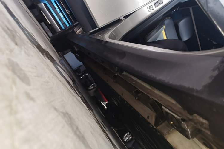 Used AION Y 2022 70 Intelligent Edition Lithium Iron Phosphate Right Side Sill