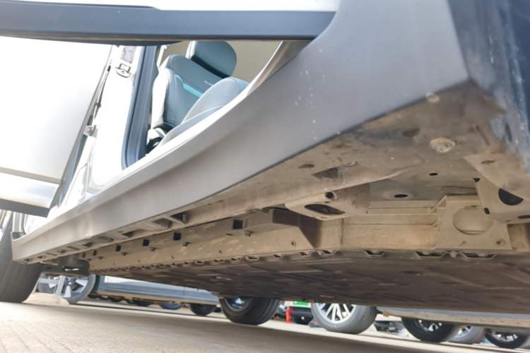 Used AION Y 2022 Plus 70 Smart Edition Right Side Sill