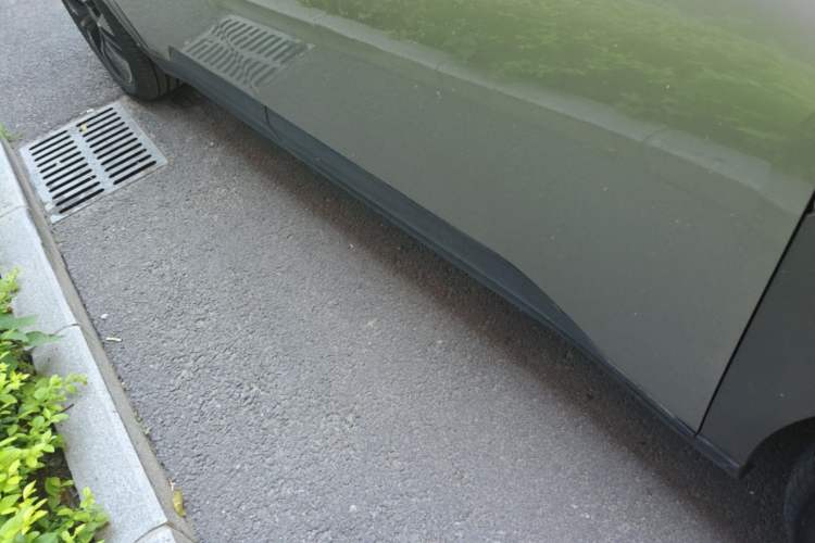 Used AION Y 2022 70 Tech Edition Lithium Iron Phosphate Right Side Sill