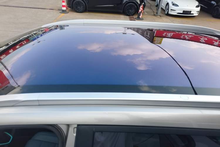 Used AION Y 2022 Plus 70 Smart Edition Roof